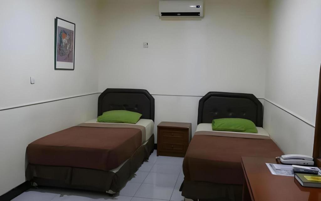 Mahadria Hotel Serang Exterior foto
