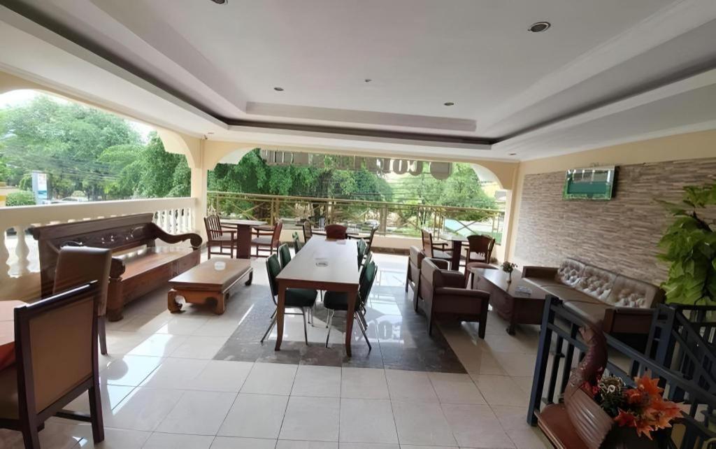 Mahadria Hotel Serang Exterior foto
